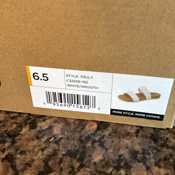 Cliffs by White Mountain white double slide strap sandals NIB 6.5 - Picture 7 of 7
